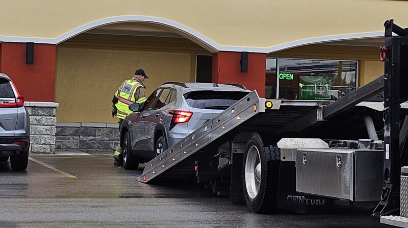Car crashes into North Bagley Street strip mall | News, Sports, Jobs